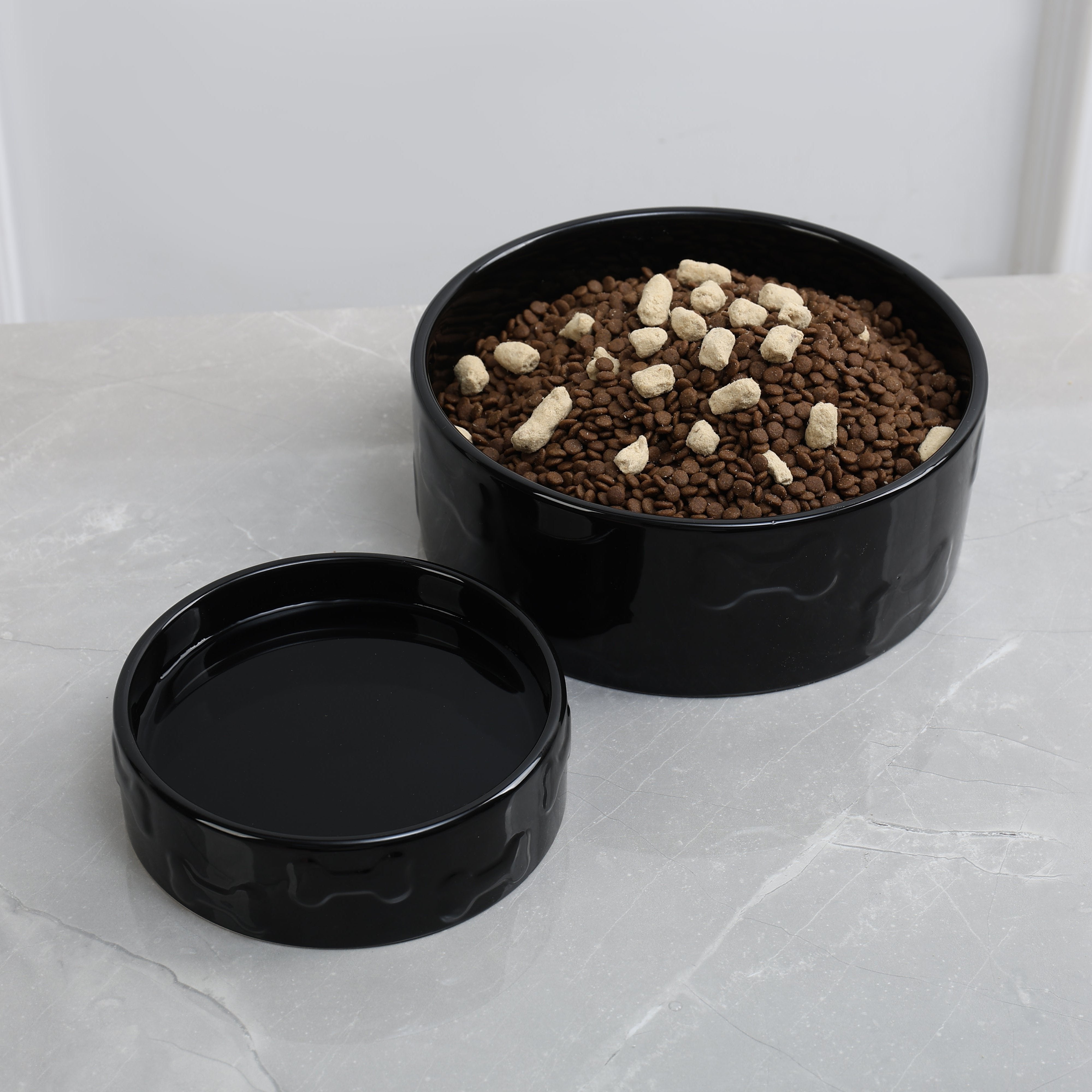 SET OF TWO MANOR PET BOWLS - BLACK